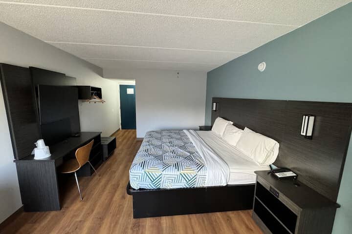 Room 13 of 44